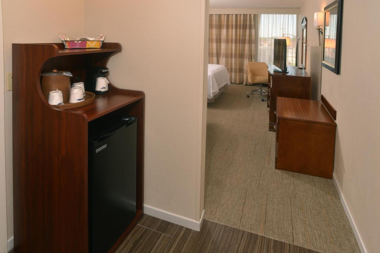 Hampton Inn Springfield-South Екстериор снимка